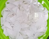 Hình bước làm 1 của món Mứt dừa non từ hoa đậu biếc