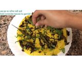 A picture of step 7 of Rava Dhokla- Semolina Sponge Squares.