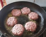 Foto langkah ke 3 dari resep Creamy Beef Patties.