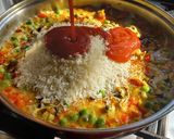 Foto del paso 2 de la receta: Arroz con surtido de mariscos en conserva tipo paella 🥘