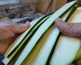 Foto del paso 1 de la receta: Rollitos de calabacín rebozados y rellenos