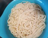 Foto del paso 1 de la receta: Spaghetti con camarones y perejil