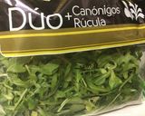 Foto del paso 1 de la receta Ensalada de canónigos, granada y dátiles con miel y frutos secos 🌱🍯🍃