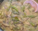 Foto del paso 4 de la receta: Pollo cremoso con espárragos