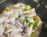Foto langkah ke 4 dari resep Oseng cumi pelangi.