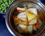 A picture of step 2 of Shahi paneer matar masala.
