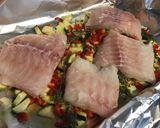 Une image de l'étape 8 de Filets de julienne au thym frais, courgette et poivron rouge.