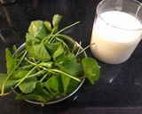 A picture of step 1 of Probiotic Ondelaga/Brahmi juice with Yakult.