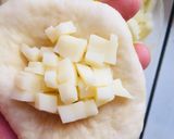 Hình bước làm 7 của món Bánh mì sữa nhân thịt phô mai hoặc mứt dứa