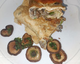 Foto del paso 5 de la receta: "Calzone" de huevo con ajos tiernos y setas