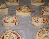 Foto del paso 3 de la receta: Rollitos de hojaldre con chorizo y queso gouda