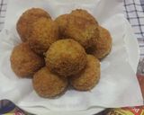 Foto langkah ke 7 dari resep Bola Tahu Goreng Isi Sosis.
