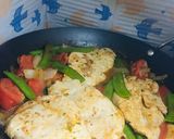 Foto del paso 4 de la receta: Filetes de Pechuga de Pollo Encebollado 🧄🧅🍅🌿