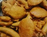 A picture of step 4 of Aloo and mirchi bajji with corn flour.
