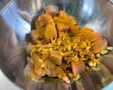Une image de l'étape 5 de Poulet mariné aux carottes, champignons, épices et coriandre.