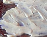 Mézes, piskótás meggyes szelet recept fázis 7 fotója