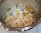 Foto del paso 2 de la receta: Crema de calabacín, calabaza y puerros