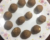 A picture of step 5 of Atta Gud Ladoo / Wheat Flour Jaggery Ladoo.