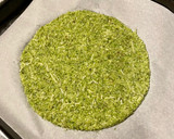 Foto del paso 3 de la receta: Pizza de rúcula y cherry con base de brócoli