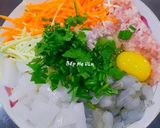 Hình bước làm 2 của món Chả giò hải sản