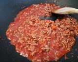 A picture of step 1 of Lasagne muffins.