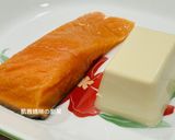 A picture of step 1 of [Rice Cooker Version] Salmon with Tofu.