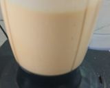 A picture of step 3 of Alphonso Mango with venila ice cream shake.