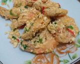 Foto langkah ke 3 dari resep Udang saus telor asin.