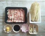 Foto langkah ke 1 dari resep Enoki Beef Rolls.