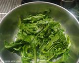 A picture of step 1 of Aloo Palak.