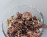 A picture of step 1 of Chicken Flower Dumplings.
