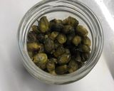 Foto del passaggio 3 della ricetta Boccioli di tarassaco (capperi) sott’olio
