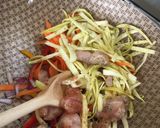 Foto del paso 2 de la receta: Pollo con verduras al wok 🥘