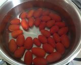 Foto del passaggio 1 della ricetta Frastagliate all'uovo con pescespada, crema di melanzane e pomodorini datterini