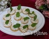 A picture of step 3 of Herbed Labneh Canapes.