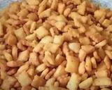 क्रिस्पी चिझी मिनी शंकरपाळी (cheesy mini shankarpali recipe in marathi) रेसिपी स्टेप 3 फोटो