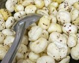 મખાણા ભેળ (Makhana Bhel Recipe In Gujarati) રેસીપી સ્ટેપ2ફોટો