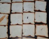 A picture of step 5 of Tawa bread pizza.