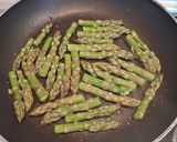 Foto del passaggio 5 della ricetta Risotto con Asparagi e Prosciutto