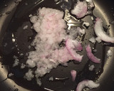 Foto del paso 1 de la receta: Espaguetis con trucha asalmonada y alcaparras