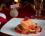 Foto del passaggio 4 della ricetta Salmone scottato con avocado e melagrana