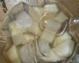 A picture of step 2 of Yellow melon chiller.