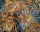 Foto langkah ke 4 dari resep Ayam goreng kremes.