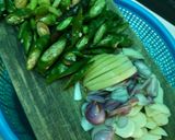Foto langkah ke 2 dari resep Baby cumi asin cabe ijo.