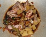 Foto langkah ke 2 dari resep Ayam Kecap Pedas Manis.