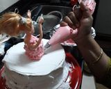 A picture of step 6 of Doll cake.