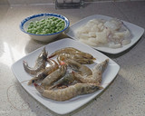 Foto del paso 1 de la receta: Patatas con sepia y guisantes