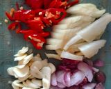 Foto langkah ke 3 dari resep Tumis Brokoli, Jamur Kuping, Sosis.