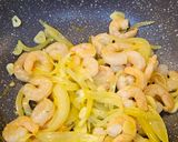 Foto langkah ke 4 dari resep Udang telur puyuh saus mentega.