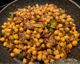 Foto del paso 4 de la receta: Garbanzos salteados con setas